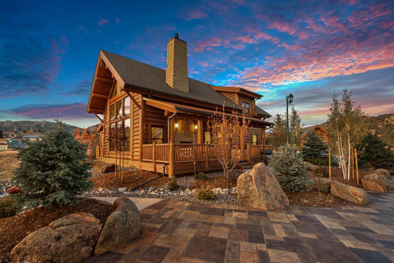 Estes Retreat Indoor Outdoor Fireplace, Jacuzzi, Close To Downtown Estes Estes Park Exterior photo